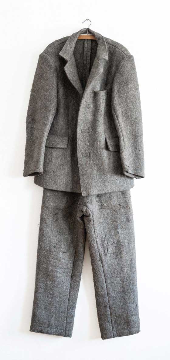 Joseph Beuys Filz-Anzug aus der Aktion Feuerstätte II der Basler Fasnacht